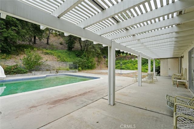 4300 Vanalden Avenue, Tarzana, CA 91356