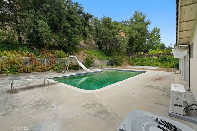 4300 Vanalden Avenue, Tarzana, CA 91356