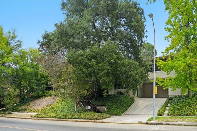 4300 Vanalden Avenue, Tarzana, CA 91356
