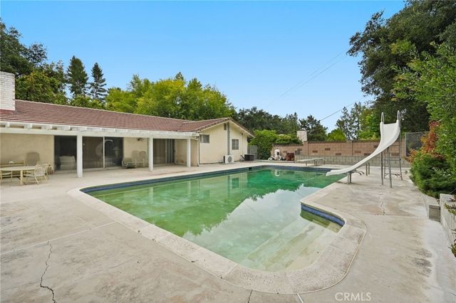 4300 Vanalden Avenue, Tarzana, CA 91356