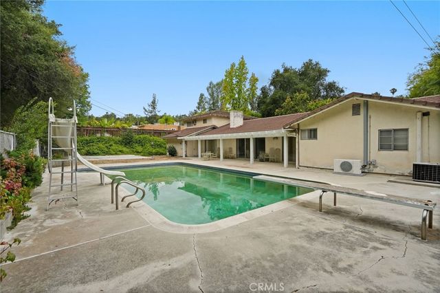 4300 Vanalden Avenue, Tarzana, CA 91356