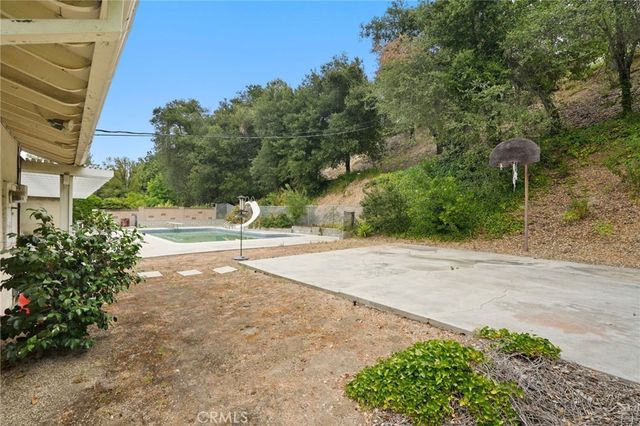 4300 Vanalden Avenue, Tarzana, CA 91356