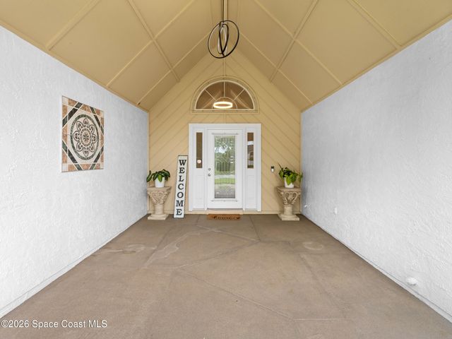 2582 Empire Avenue E, Melbourne, FL 32934