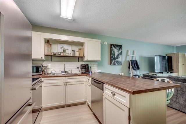 1860 Auburn Ln Apt 19D, Surfside Beach, SC 29575