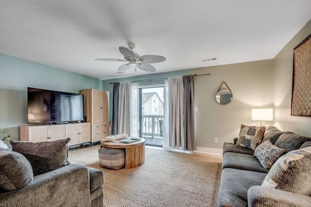 1860 Auburn Ln Apt 19D, Surfside Beach, SC 29575