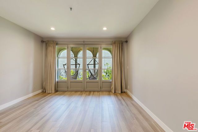 9249 Burton Way 404, Beverly Hills, CA 90210