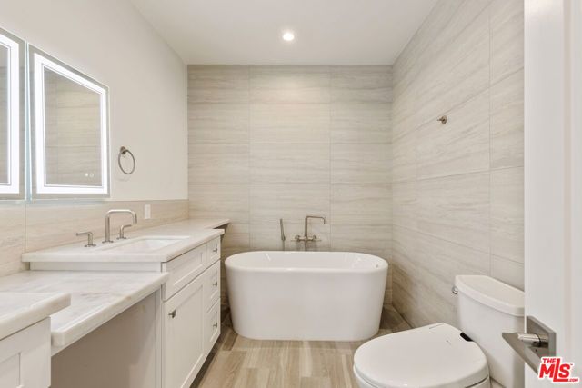 9249 Burton Way 404, Beverly Hills, CA 90210
