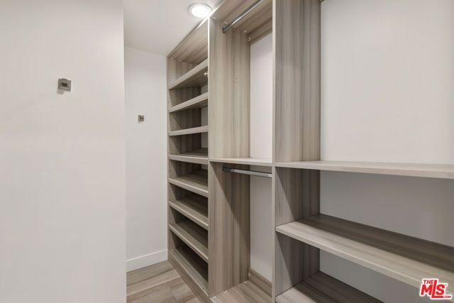 9249 Burton Way 404, Beverly Hills, CA 90210