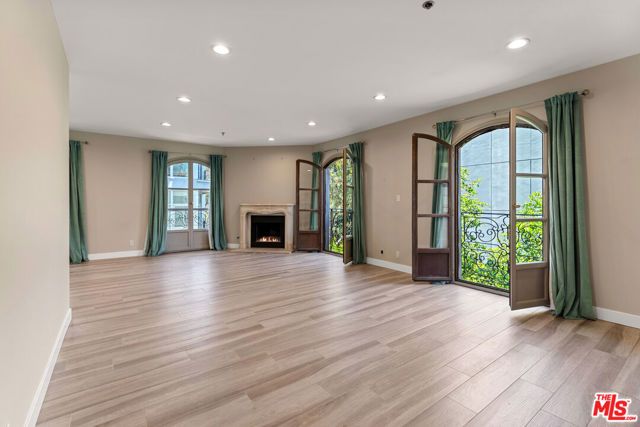 9249 Burton Way 404, Beverly Hills, CA 90210