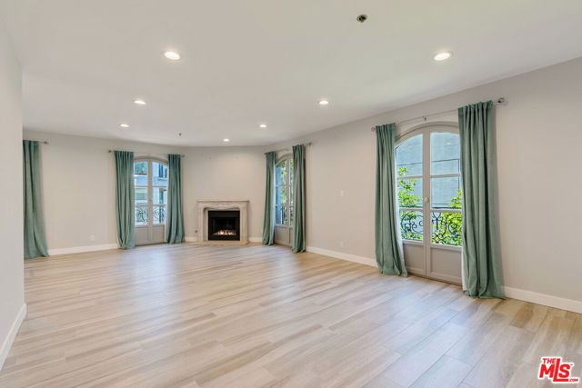 9249 Burton Way 404, Beverly Hills, CA 90210