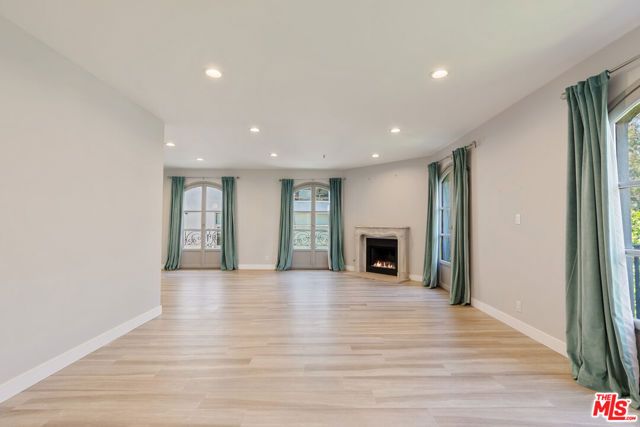 9249 Burton Way 404, Beverly Hills, CA 90210