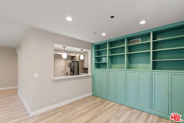 9249 Burton Way 404, Beverly Hills, CA 90210