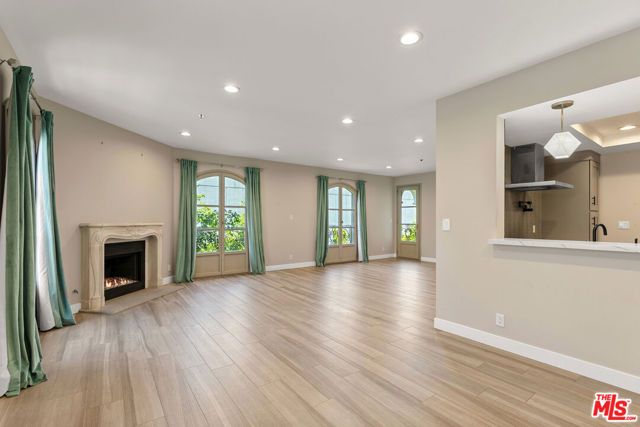 9249 Burton Way 404, Beverly Hills, CA 90210