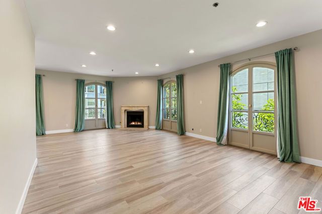 9249 Burton Way 404, Beverly Hills, CA 90210