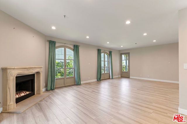 9249 Burton Way 404, Beverly Hills, CA 90210