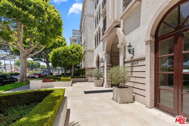 9249 Burton Way 404, Beverly Hills, CA 90210