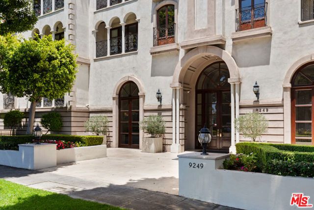 9249 Burton Way 404, Beverly Hills, CA 90210
