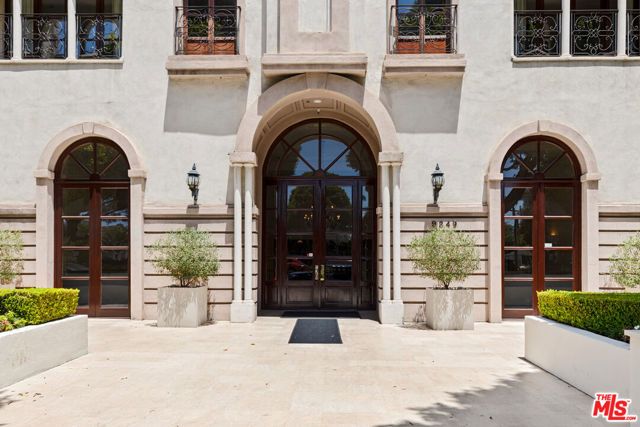 9249 Burton Way 404, Beverly Hills, CA 90210