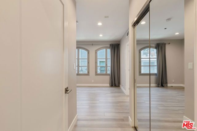 9249 Burton Way 404, Beverly Hills, CA 90210