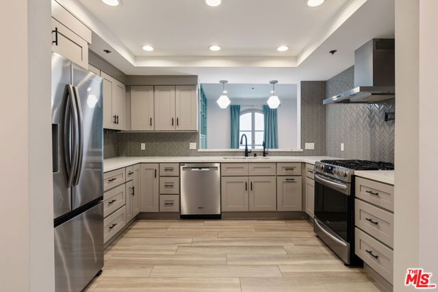 9249 Burton Way 404, Beverly Hills, CA 90210