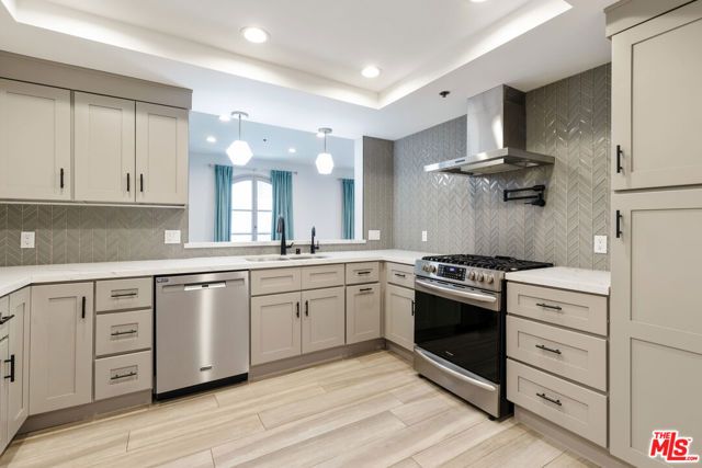 9249 Burton Way 404, Beverly Hills, CA 90210