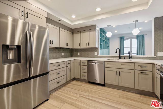 9249 Burton Way 404, Beverly Hills, CA 90210