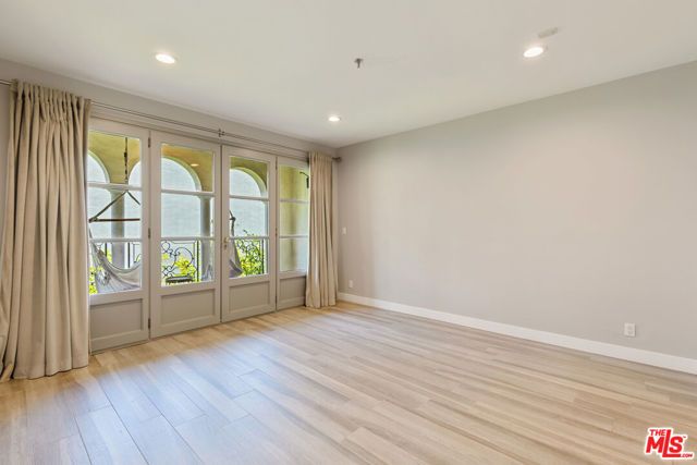 9249 Burton Way 404, Beverly Hills, CA 90210