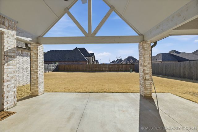 6418 E 127th Street S, Bixby, OK 74008