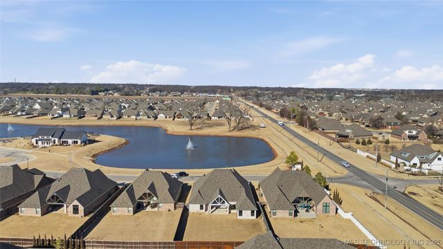 6418 E 127th Street S, Bixby, OK 74008