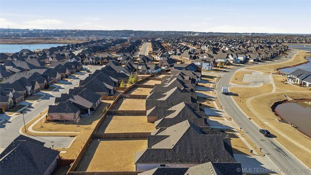 6418 E 127th Street S, Bixby, OK 74008