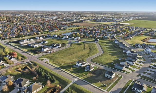 4704 Hampton Loop S, Moorhead, MN 56560