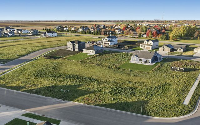 4704 Hampton Loop S, Moorhead, MN 56560