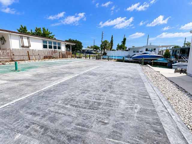 6905 W BAYOU LANE, Bradenton, FL 34207