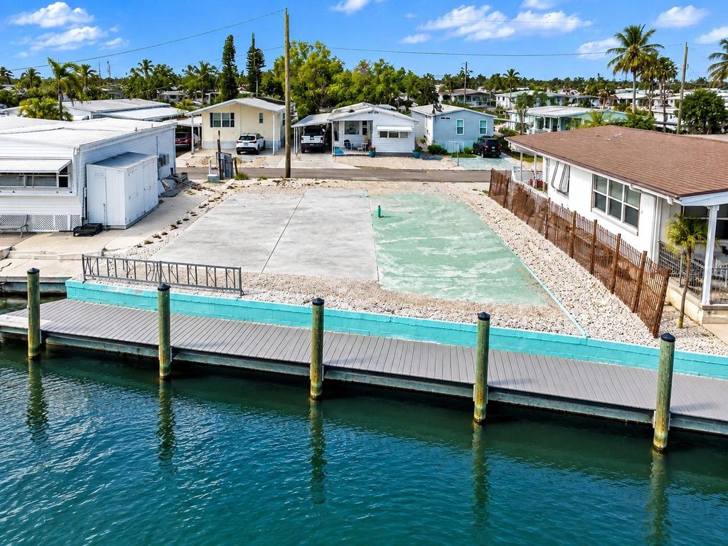 6905 W BAYOU LANE, Bradenton, FL 34207