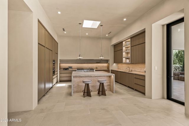 4510 E MADEROS DEL CUENTA Drive, Paradise Valley, AZ 85253