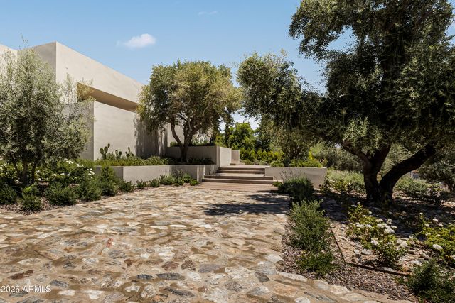 4510 E MADEROS DEL CUENTA Drive, Paradise Valley, AZ 85253