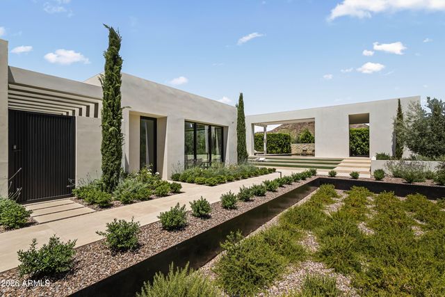 4510 E MADEROS DEL CUENTA Drive, Paradise Valley, AZ 85253