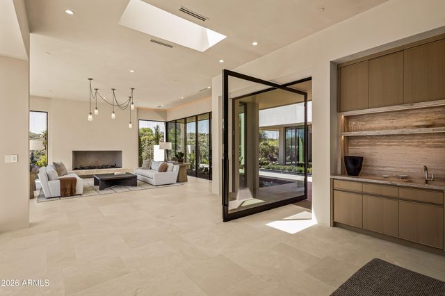 4510 E MADEROS DEL CUENTA Drive, Paradise Valley, AZ 85253