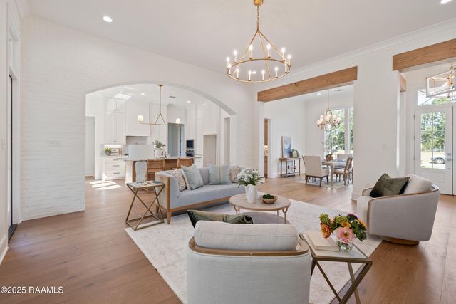 111 Leaning Oak Drive, Lafayette, LA 70508