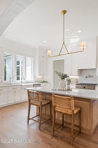 111 Leaning Oak Drive, Lafayette, LA 70508