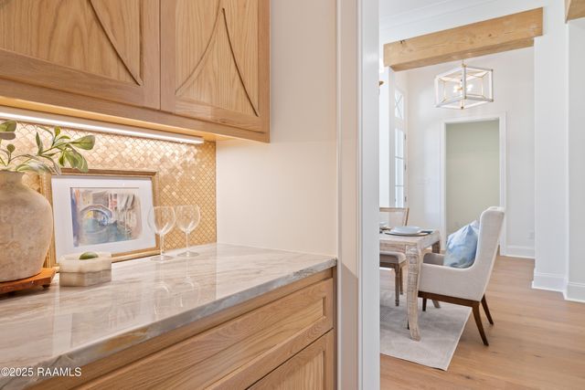 111 Leaning Oak Drive, Lafayette, LA 70508