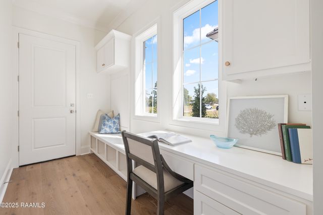 111 Leaning Oak Drive, Lafayette, LA 70508