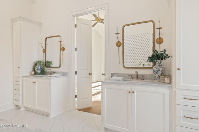 111 Leaning Oak Drive, Lafayette, LA 70508