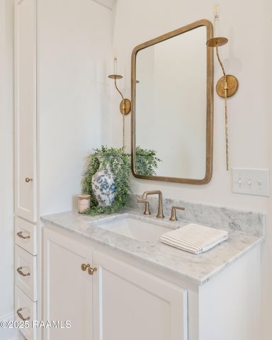 111 Leaning Oak Drive, Lafayette, LA 70508