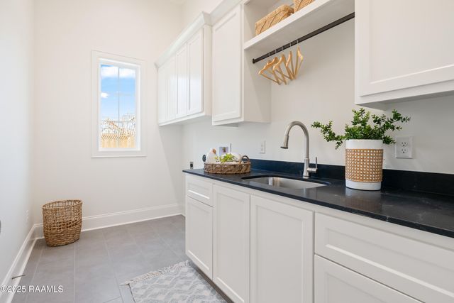 111 Leaning Oak Drive, Lafayette, LA 70508