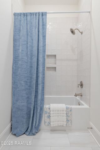 111 Leaning Oak Drive, Lafayette, LA 70508