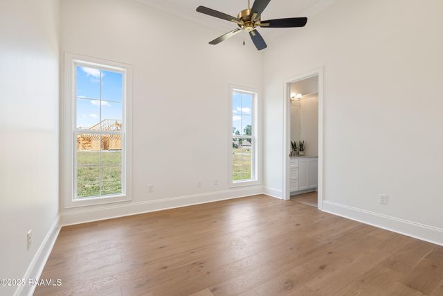 111 Leaning Oak Drive, Lafayette, LA 70508