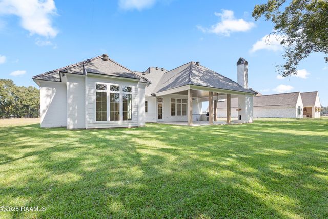 111 Leaning Oak Drive, Lafayette, LA 70508