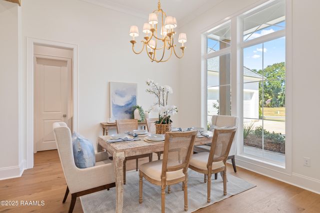 111 Leaning Oak Drive, Lafayette, LA 70508