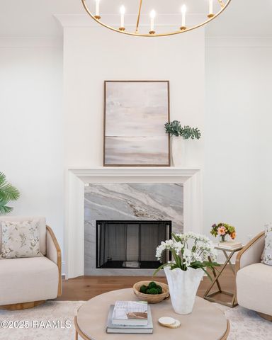 111 Leaning Oak Drive, Lafayette, LA 70508